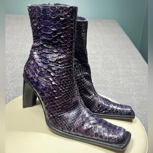 Vintage Gianni Bravo Y2K Long Square Toe Purple Snake Skin Leather Heel Boot 37.